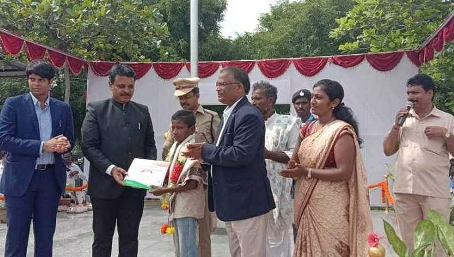 ಆ್ಯಂಬುಲೆನ್ಸ್ಗೆ ದಾರಿ ತೋರಿದ ಬಾಲಕನಿಗೆ 'ಸಾಹಸ ಸೇವಾ ಪ್ರಶಸ್ತಿ'