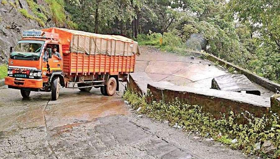 ಆಗುಂಬೆ ಘಾಟಿಯಲ್ಲಿ ಭಾರೀ ವಾಹನಗಳ ಸಂಚಾರಕ್ಕೆ ತಾತ್ಕಾಲಿಕ ನಿಷೇಧ 