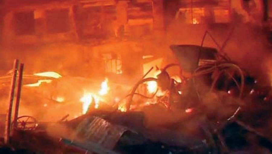 ಬೆಂಗಳೂರು: ಕಾರ್ಖಾನೆಯಲ್ಲಿ ಬೆಂಕಿ ಆಕಸ್ಮಿಕ, ಓರ್ವ ಕಾರ್ಮಿಕ ಸಾವು, ನಾಲ್ವರಿಗೆ ಗಾಯ