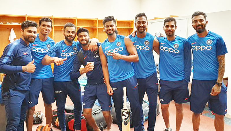 ರೋಹಿತ್ ಶರ್ಮಾ ಎಲ್ಲಿ?: ತಂಡದ ಫೋಟೋ ಹಾಕಿ ಮತ್ತೆ ಕಾಲೆಳೆಸಿಕೊಂಡ ನಾಯಕ ಕೊಹ್ಲಿ
