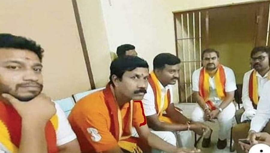 ಬೆಂಗಳೂರು: ಹಿಂದಿ ಬ್ಯಾನರ್ ಹರಿದ 6 ಕನ್ನಡ ಕಾರ್ಯಕರ್ತರ ಬಂಧನ