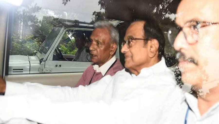 ನ್ಯಾಯಾಲಯಕ್ಕೆ ಪಿ. ಚಿದಂಬರಂ ಹಾಜರುಪಡಿಸಿದ ಸಿಬಿಐ, ಐದು ದಿನ ವಶಕ್ಕೆ ನೀಡುವಂತೆ ಮನವಿ