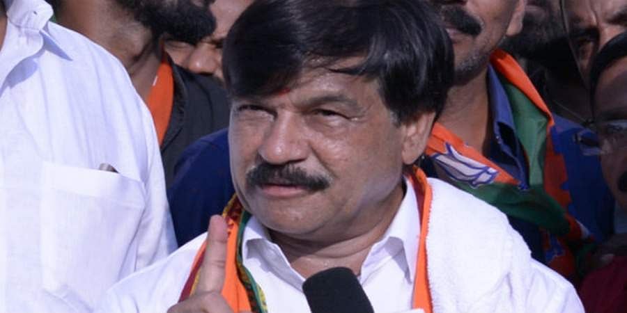 ಮಂಗಳೂರು: ಮಾಜಿ ಸಚಿವ ಎ.ರಾಮದಾಸ್ ಕಾರು ಅಪಘಾತ!