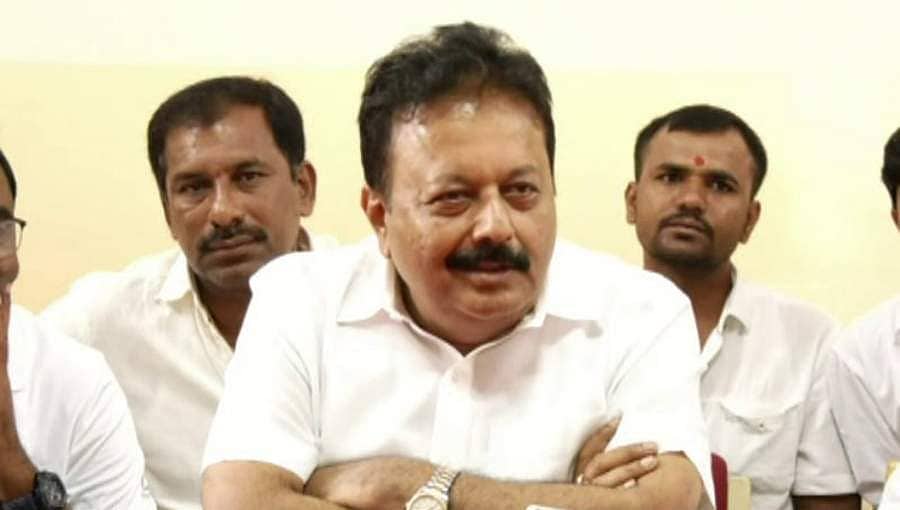 ಸಿದ್ದರಾಮಯ್ಯ ಬೆನ್ನಿಗೆ ಚೂರಿಹಾಕುವವರಲ್ಲಿ, ನೇರವಾಗಿ ಮಾತನಾಡುತ್ತಾರೆ ಅಷ್ಟೇ: ಚಲುವರಾಯಸ್ವಾಮಿ