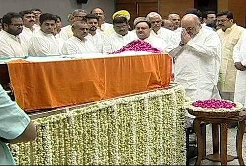 ಬಿಜೆಪಿ ಕೇಂದ್ರ ಕಚೇರಿಗೆ ಆಗಮಿಸಿದ ಅರುಣ್ ಜೇಟ್ಲಿ ಕಳೇಬರ; ಅಮಿತ್ ಶಾ ಅಂತಿಮ ನಮನ, ಅಪರಾಹ್ನ ಅಂತ್ಯಕ್ರಿಯೆ