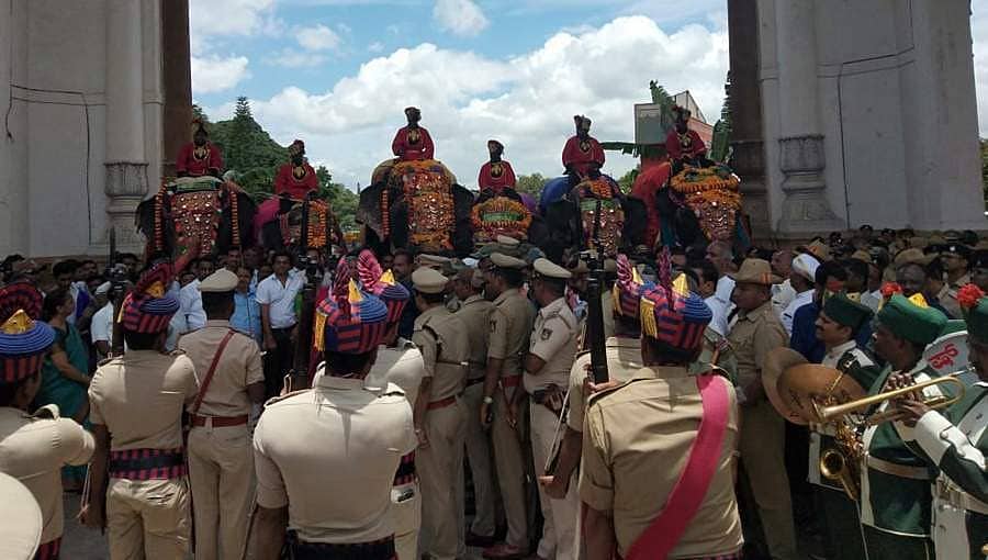 ಅರಮನೆಯಲ್ಲಿ ಗಜ ಪಡೆಗೆ ಅದ್ದೂರಿ ಸ್ವಾಗತ: ದಸರಾ ಮಹೋತ್ಸವಕ್ಕೆ ದಿನಗಣನೆ
