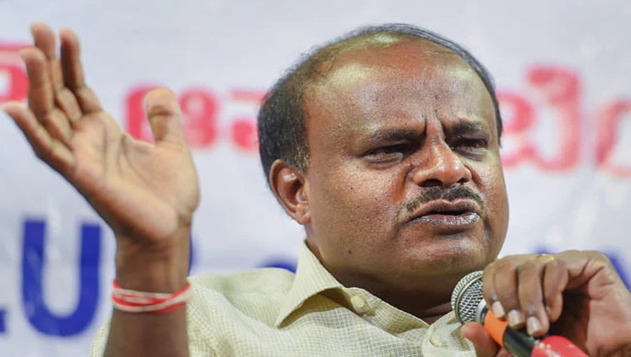ಯಡಿಯೂರಪ್ಪ ತಂತಿ ಮೇಲಿಂದಲೇ ಪ್ರವಾಹ ಸಂತ್ರಸ್ತರ ಕಡೆಗೆ ನೋಡಲಿ: ಕುಮಾರಸ್ವಾಮಿ