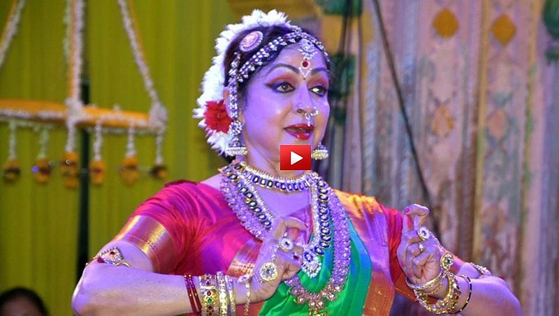 'ರಾಧಾ-ರಮಣ'ನೆದುರು ಸಂಸದೆ ಹೇಮ ಮಾಲಿನಿ ನೃತ್ಯ: ವಿಡಿಯೋ ವೈರಲ್!