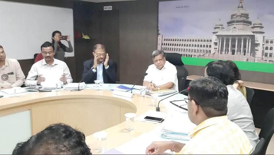 ಕೈಗಾರಿಕಾ ಸ್ನೇಹಿ ವಾತಾವರಣ ನಿರ್ಮಾಣಕ್ಕೆ ಹೊಸ ನೀತಿ ರೂಪಿಸಿ: ಅಧಿಕಾರಿಗಳಿಗೆ ಜಗದೀಶ್ ಶೆಟ್ಟರ್ ಸೂಚನೆ