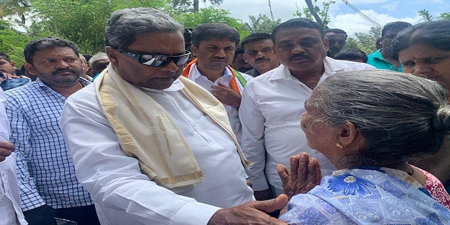 ಬದ್ಧವೈರಿ ವಿಶ್ವನಾಥ್ ಕ್ಷೇತ್ರದಲ್ಲಿ ಸಿದ್ದರಾಮಯ್ಯ ಪ್ರವಾಸ: ಉಪ ಚುನಾವಣೆಗೆ ಸಿದ್ದು ತಾಲೀಮು