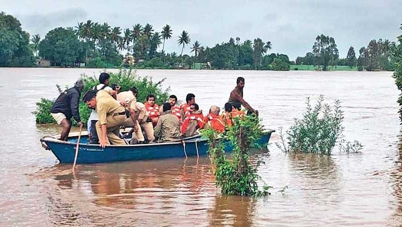 ಬಾಗಲಕೋಟೆ: ಕೃಷ್ಣಾ ನದಿ ತೀರದಲ್ಲಿ ಹೈ ಅಲರ್ಟ್, ಭರದಿಂದ ಸಾಗಿದ ರಕ್ಷಣಾ ಕಾರ್ಯಾಚರಣೆ