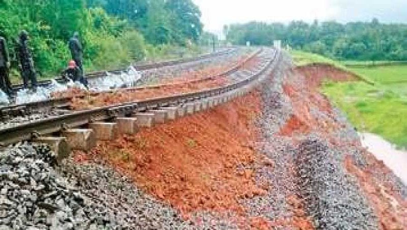 ಗೋವಾ-ಕರ್ನಾಟಕ ರೈಲು ಮಾರ್ಗದಲ್ಲಿ ಕುಸಿತ: ಗ್ರಾಮಸ್ಥರ ಸಮಯಪ್ರಜ್ಞೆಯಿಂದ ತಪ್ಪಿತು ಅನಾಹುತ!