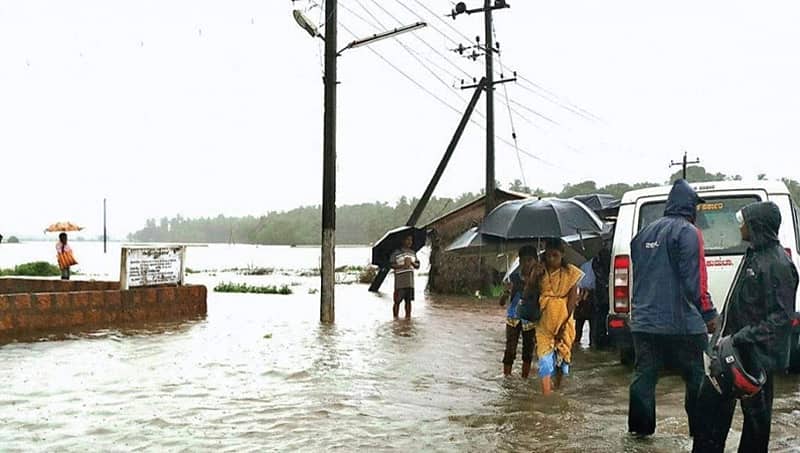 ಉತ್ತರ ಕನ್ನಡದಲ್ಲಿ ಪ್ರವಾಹ: ಸುಮಾರು 100 ಕುಟುಬಂಗಳ ಸ್ಥಳಾಂತರ