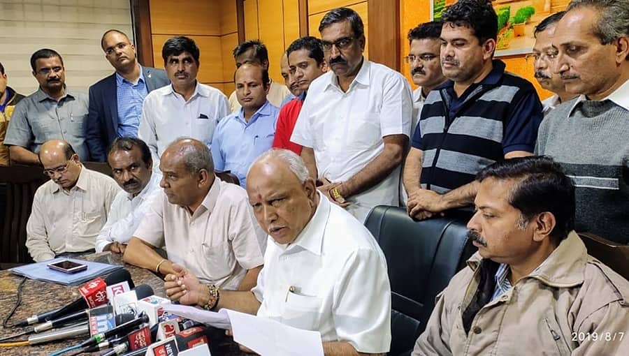 ಪ್ರವಾಹ: ರಕ್ಷಣಾ ಕಾರ್ಯಕ್ಕೆ ಹೆಚ್ಚುವರಿ ಸೇನೆ ನಿಯೋಜನೆ, ಮೃತ ಕುಟುಂಬಕ್ಕೆ 5 ಲಕ್ಷ ಪರಿಹಾರ-ಸಿಎಂ ಯಡಿಯೂರಪ್ಪ