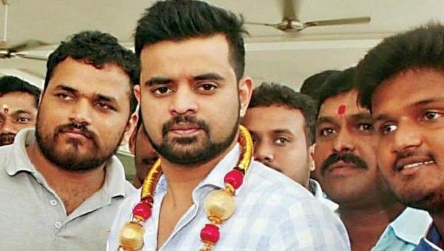 ಸಚಿವ ಸಂಪುಟ ರಚನೆ ವಿಳಂಬ: ಸಿಎಂ, ಬಿಜೆಪಿ ವಿರುದ್ಧ ಸಂಸದ ಪ್ರಜ್ವಲ್ ರೇವಣ್ಣ ವಾಗ್ದಾಳಿ