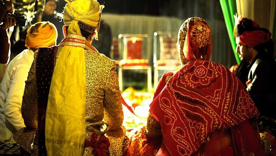 ಡಿಫರೆಂಟ್ ಪ್ರೇಮ್ ಕಹಾನಿ: ಕುಖ್ಯಾತ ಕಳ್ಳನನ್ನು ವರಿಸಿದ ಮಹಿಳಾ ಪೇದೆಗಾಗಿ ಪೋಲೀಸರಿಂದ ಶೋಧ!