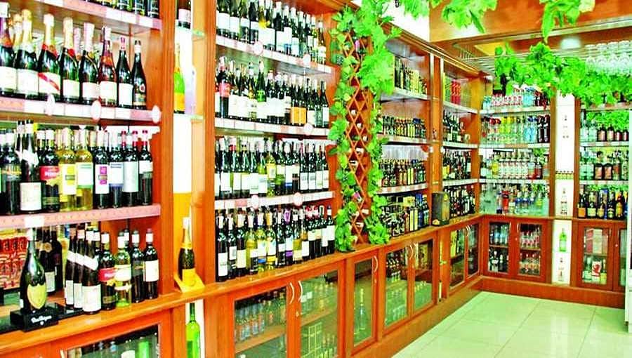 'ಕಿಕ್' ಕೊಡದ ಮದ್ಯ; ಶಿವಮೊಗ್ಗದಲ್ಲಿ ಲಿಕ್ಕರ್ ಮಾರಾಟದಲ್ಲಿ ಭಾರೀ ಇಳಿಕೆ 