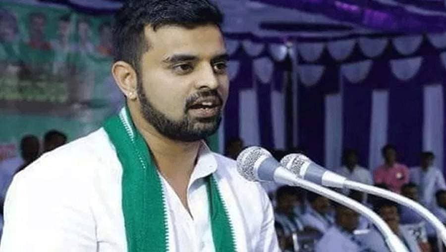 ಸಂಸದ ಪ್ರಜ್ವಲ್ ರೇವಣ್ಣಗೆ ಪತ್ರಿಕಾ ಪ್ರಕಟಣೆ ಮೂಲಕ ಸಮನ್ಸ್ ಜಾರಿಗೊಳಿಸಿದ ಹೈಕೋರ್ಟ್!