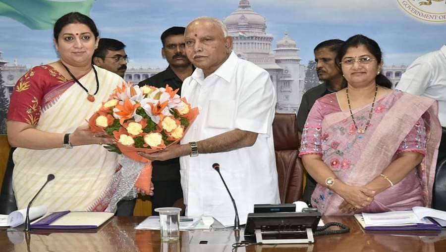 ಬೆಂಗಳೂರಿನಲ್ಲಿ ಕೇಂದ್ರ ಸಚಿವೆ ಸ್ಮೃತಿ ಇರಾನಿ: 'ಪೋಷಣ್ ಅಭಿಯಾನ್' ಅನುಷ್ಠಾನ ಕುರಿತು ಸಿಎಂ ಜತೆ ಚರ್ಚೆ
