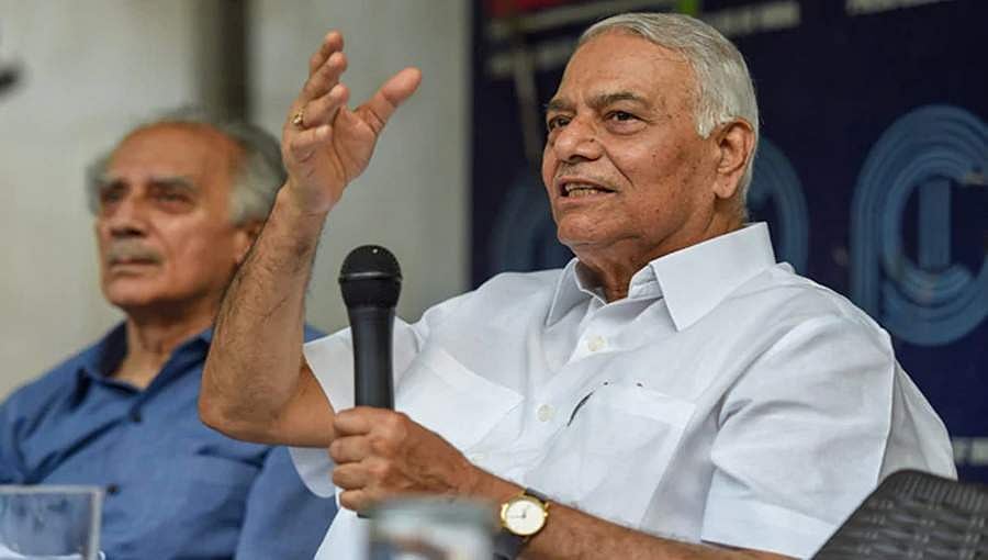 ಆರ್ಥಿಕತೆ ಬಗ್ಗೆ ಸಚಿವರುಗಳು ವಿಲಕ್ಷಣ ಹೇಳಿಕೆ ನೀಡುತ್ತಿದ್ದಾರೆ; ಯಶವಂತ ಸಿನ್ಹಾ