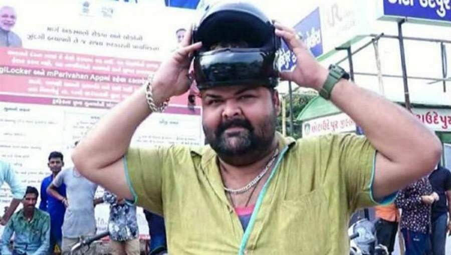 ಹೆಲ್ಮೆಟ್ ಹಾಕದೆ ತಿರುಗುತ್ತಿದ್ದರು ದಂಡ ಹಾಕದೆ ಕೈಕಟ್ಟಿ ಕುಳಿತ ಪೊಲೀಸರು ಯಾಕೆ ಗೊತ್ತ?