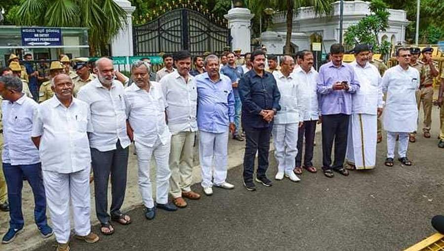 ಅನರ್ಹ ಶಾಸಕರಿಗೆ ಮತ್ತೆ ಹಿನ್ನಡೆ: ಅರ್ಜಿ ವಿಚಾರಣೆ ಸೆ.23ಕ್ಕೆ ಮುಂದೂಡಿದ ಸುಪ್ರೀಂಕೋರ್ಟ್