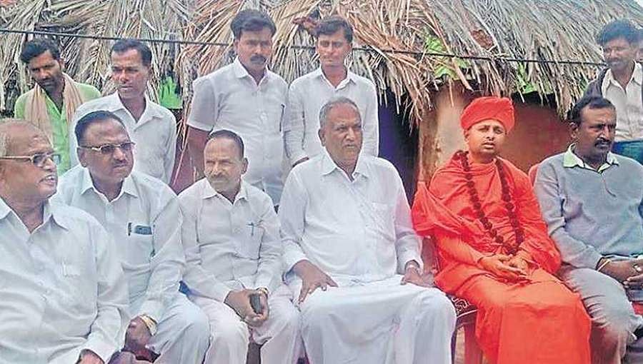 ಸ್ವಾಮೀಜಿ ಮಾತಿನಿಂದ ಬದಲಾದ ಗ್ರಾಮ: ಮೌಢ್ಯ ಹೊರಹಾಕಿ ಸಂಸದನನ್ನು ಆಹ್ವಾನಿಸಿದ ಗೊಲ್ಲರಹಟ್ಟಿ ಜನತೆ