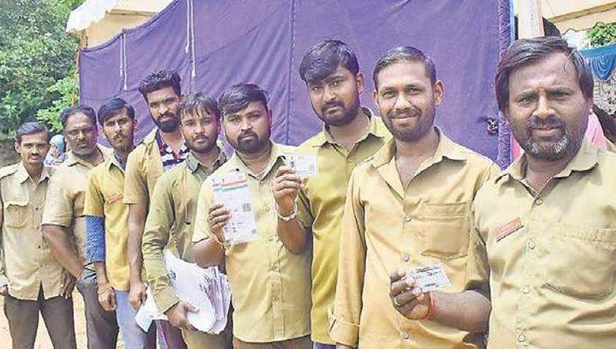 ಸಂಚಾರ ನಿಯಮ ಉಲ್ಲಂಘನೆಗೆ ದುಬಾರಿ ದಂಡ: ಚಾಲಕರಿಗೆ ನೆರವಾಯ್ತು ಪೊಲೀಸರು ತಂದ ಡಿಎಲ್, ವಿಮಾ ಮೇಳ!