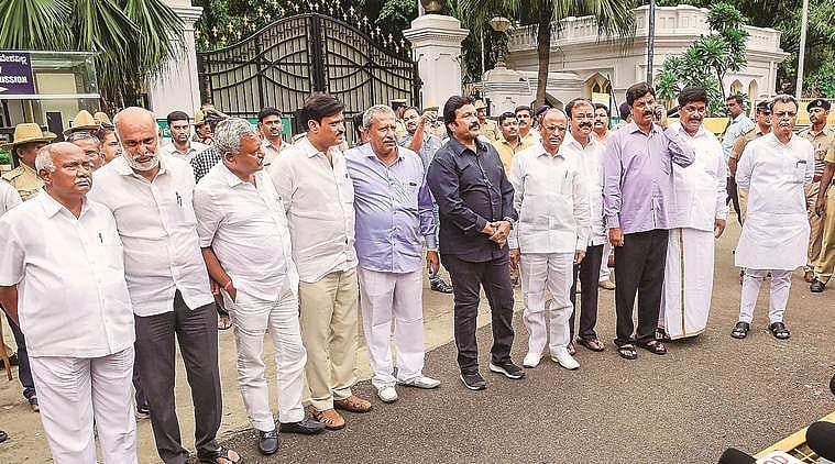 ಉಪ ಚುನಾವಣೆ ಮುಂದೂಡಿ: ಸುಪ್ರೀಂ ಕೋರ್ಟ್ ಗೆ ಅನರ್ಹ ಶಾಸಕರಿಂದ ಅರ್ಜಿ
