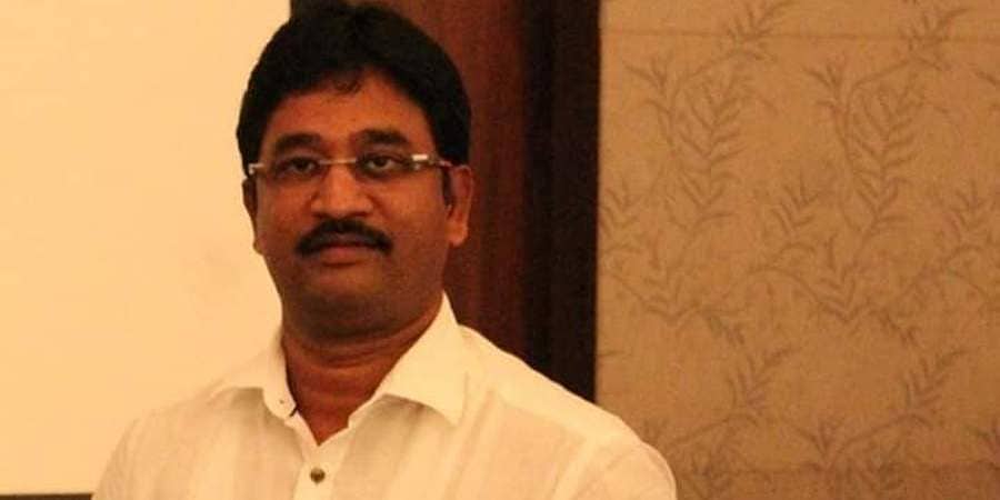 ಧಾರವಾಡ: ಚಲಿಸುತ್ತಿದ್ದ ಕಾರಿನ ಮೇಲೆ ಗುಂಡಿನ ದಾಳಿ, ಖಾಸಗಿ ಕಂಪನಿ ಉದ್ಯೋಗಿಯ ಬರ್ಬರ ಹತ್ಯೆ