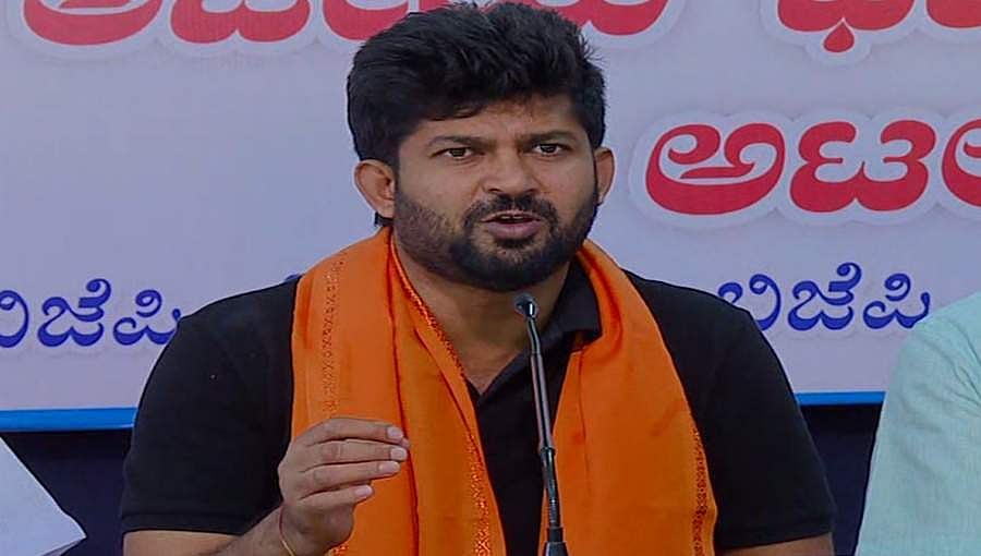 ಮಹಿಷಾ ದಸರಾಕ್ಕೆ ಪ್ರತಾಪ್ ಸಿಂಹ ಆಕ್ಷೇಪ: ಶಾಮಿಯಾನ ತೆರವುಗೊಳಿಸಲು ಪೊಲೀಸರಿಗೆ ಆವಾಜ್