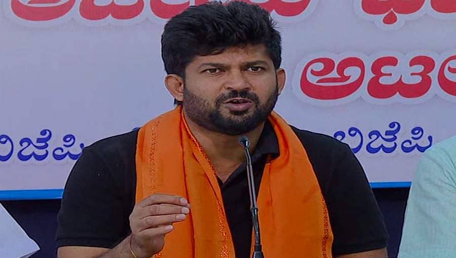 ಮಹಿಷಾ ದಸರಾಕ್ಕೆ ಪ್ರತಾಪ್ ಸಿಂಹ ಆಕ್ಷೇಪ: ಶಾಮಿಯಾನ ತೆರವುಗೊಳಿಸಲು ಪೊಲೀಸರಿಗೆ ಆವಾಜ್