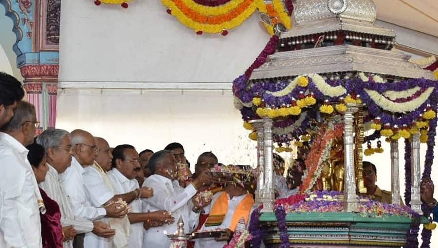 ವಿಶ್ವವಿಖ್ಯಾತ ಮೈಸೂರು ದಸರಾ ಮಹೋತ್ಸವಕ್ಕೆ ಡಾ.ಎಸ್.ಎಲ್.ಭೈರಪ್ಪ ಚಾಲನೆ