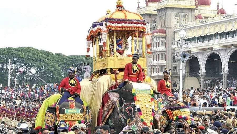 ನವರಾತ್ರಿ ಆರಂಭ: ಮೈಸೂರಿನಲ್ಲಿ ಕಳೆಕಟ್ಟಿದ ಸಂಭ್ರಮ