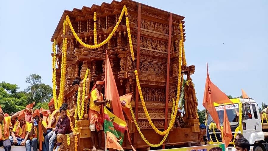 ಕೋಟೇಶ್ವರದಿಂದ ಕುಕ್ಕೆಗೆ ಹೊರಟ ಬ್ರಹ್ಮರಥ, ಮಾರ್ಗದುದ್ದಕ್ಕೂ ಸ್ವಾಗತ, ವಿಶೇಷ ಪೂಜೆ