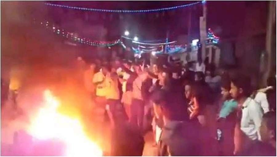 ಡಿಕೆಶಿ ಸ್ವಕ್ಷೇತ್ರ ಕನಕಪುರದಲ್ಲಿ ಬಸ್ ಗೆ ಬೆಂಕಿ, ಲಾಠಿ ಚಾರ್ಚ್