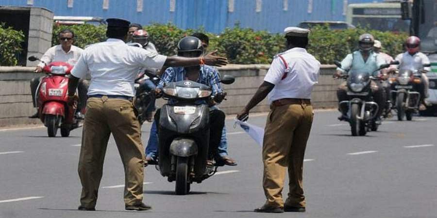 ಸಂಚಾರ ನಿಯಮ ಉಲ್ಲಂಘನೆ: ಬೆಂಗಳೂರು ಬೈಕ್ ಸವಾರನಿಗೆ ಬರೋಬ್ಬರಿ 17 ಸಾವಿರ ರು. ದಂಡ!