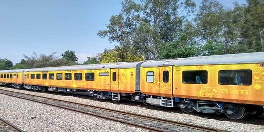 ದೇಶದ ಮೊದಲ ಖಾಸಗಿ ರೈಲು ತೇಜಸ್ ದೆಹಲಿ-ಲಕ್ನೋ ನಡುವೆ ಸಂಚಾರಕ್ಕೆ ಸಿದ್ದ