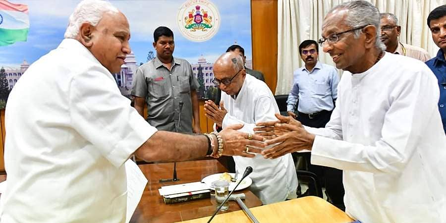 ಆಂಗ್ಲ ಮಾಧ್ಯಮ ಶಾಲೆ ಆದೇಶ ಹಿಂಪಡೆಯುವಂತೆ ಸಿಎಂ ಯಡಿಯೂರಪ್ಪಗೆ ಸಾಹಿತಿಗಳ ಮನವಿ