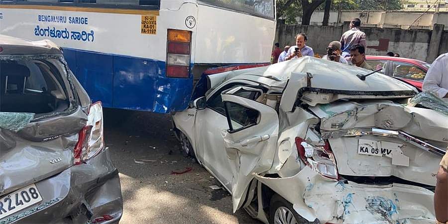 ಬಿಎಂಟಿಸಿ ಬಸ್ ಬ್ರೇಕ್ ಫೇಲ್; ಸರಣಿ ಅಪಘಾತ, 6 ಕಾರುಗಳು ಜಖಂ, ಇಬ್ಬರಿಗೆ ಗಾಯ