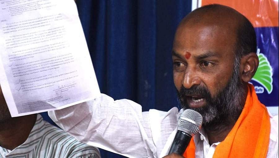 ಹೊಡೆಯಲು ಕಲ್ಲು ಎತ್ತಿಕೊಂಡರೆ, ನಾವು ಬಾಂಬ್ ಗಳನ್ನು ಎತ್ತಿಕೊಳ್ಳುತ್ತೇವೆ: ತೆಲಂಗಾಣ ಬಿಜೆಪಿ ಸಂಸದ