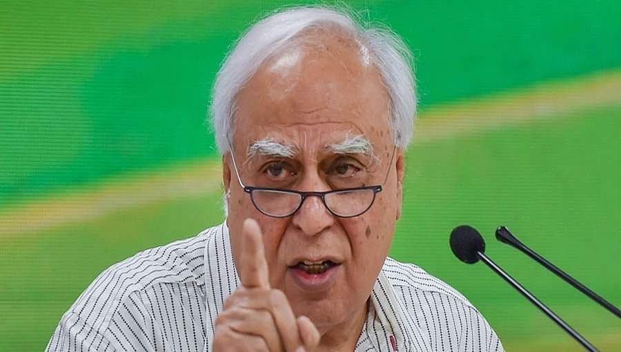 ಉದ್ಯೋಗವಿಲ್ಲ, ಆರ್ಥಿಕ ಬೆಳವಣಿಗೆ ದರ ಕುಸಿತವಾಗಿದೆ ಆದರೆ, ಮೋದಿಗೆ ಪಾಕಿಸ್ತಾನದ್ದೆ ಚಿಂತೆ- ಕಪಿಲ್ ಸಿಬಲ್