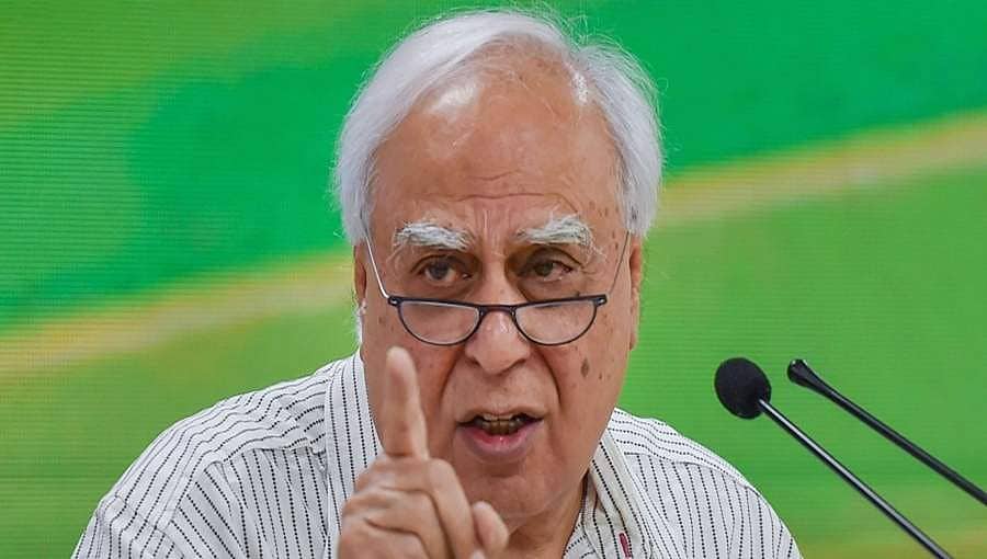 ಉದ್ಯೋಗವಿಲ್ಲ, ಆರ್ಥಿಕ ಬೆಳವಣಿಗೆ ದರ ಕುಸಿತವಾಗಿದೆ ಆದರೆ, ಮೋದಿಗೆ ಪಾಕಿಸ್ತಾನದ್ದೆ ಚಿಂತೆ- ಕಪಿಲ್ ಸಿಬಲ್