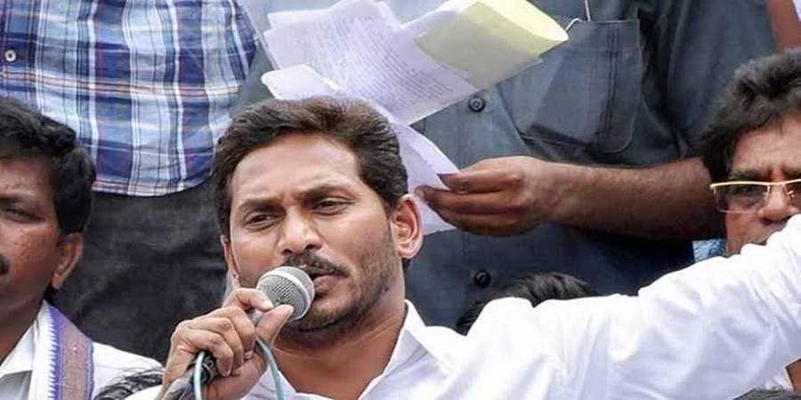 ಆಂಧ್ರ ರಾಜಧಾನಿ ವಿಕೇಂದ್ರೀಕರಣ ಬೆಂಬಲಿಸಿ ವೈಎಸ್ಆರ್ ಪಿಯಿಂದ ಬೃಹತ್ ಮೆರವಣಿಗೆ