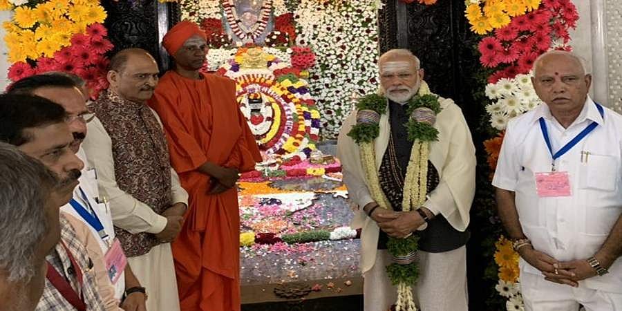 ಸಿದ್ದಗಂಗಾ ಮಠದಲ್ಲಿ ಗದ್ದುಗೆ ಪೂಜೆ ನೆರವೇರಿಸಿದ ಮೋದಿ