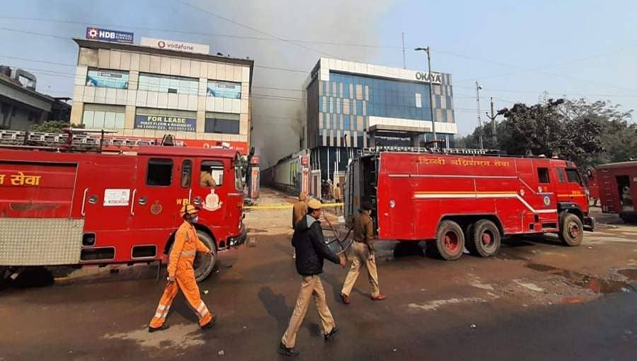 ದೆಹಲಿಯ ಕಾರ್ಖಾನೆಯಲ್ಲಿ ಬೆಂಕಿ: 14 ಮಂದಿ ರಕ್ಷಣೆ, ಇನ್ನೂ ಸಿಕ್ಕಿ ಹಾಕಿಕೊಂಡಿರುವ ಹಲವರು 