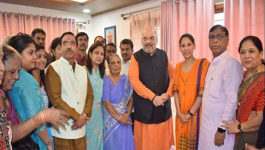 'ಜೋಶಿ' ನಿವಾಸದಲ್ಲಿ ಮೆಚ್ಚಿನ ಒಗ್ಗರಣೆ ಅವಲಕ್ಕಿ, ತುಪ್ಪದ ದೋಸೆ ಸವಿದ ' ಅಮಿತ್ ಶಾ'