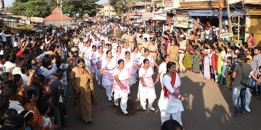 ಮಕರ ಸಂಕ್ರಮಣದ ಅಂಗವಾಗಿ ಮೊದಲ ಬಾರಿಗೆ ಮಹಿಳಾ ಪಥಸಂಚಲನ