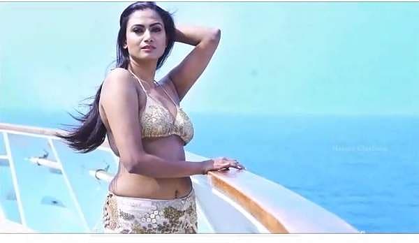ಜಲೇಶ್ ಕ್ರೂಸ್ ನಲ್ಲಿ ಸಂಹಿತಾ ವಿನ್ಯಾ ಆಕರ್ಷಕ ನೋಟದ ಪೋಸ್
