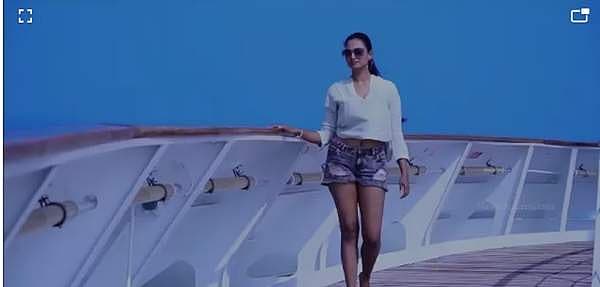 ನೀರಿನ ಮಧ್ಯೆ ಪೋಟೋಗೆ ಪೋಸ್ ನೀಡಿರುವ ಸಂಹಿತಾ